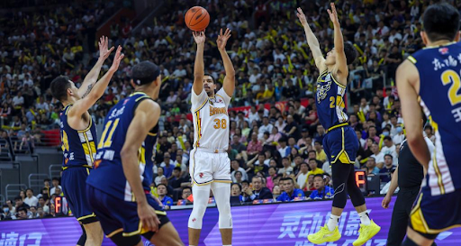 B费双响导演4-1大胜！曼联客场血洗垫底狼队，强势杀回前六